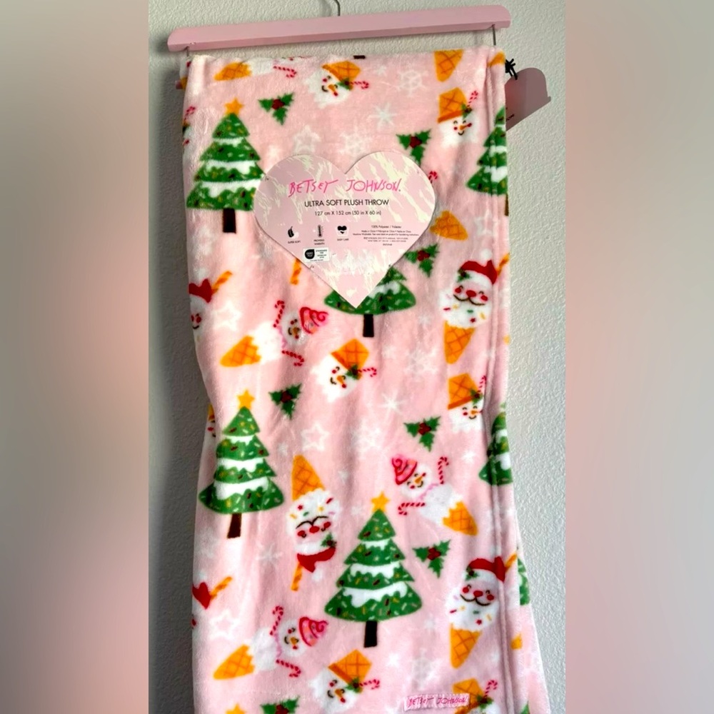 Betsey Johnson Christmas Holiday Santa &  Snowman Pink Ultra Soft Plush Blanket